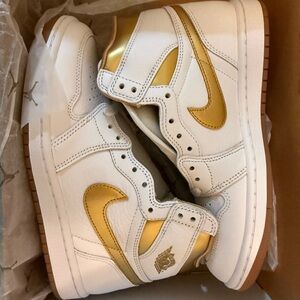 Jordan 1 Retro High OG ‘Metallic Gold’